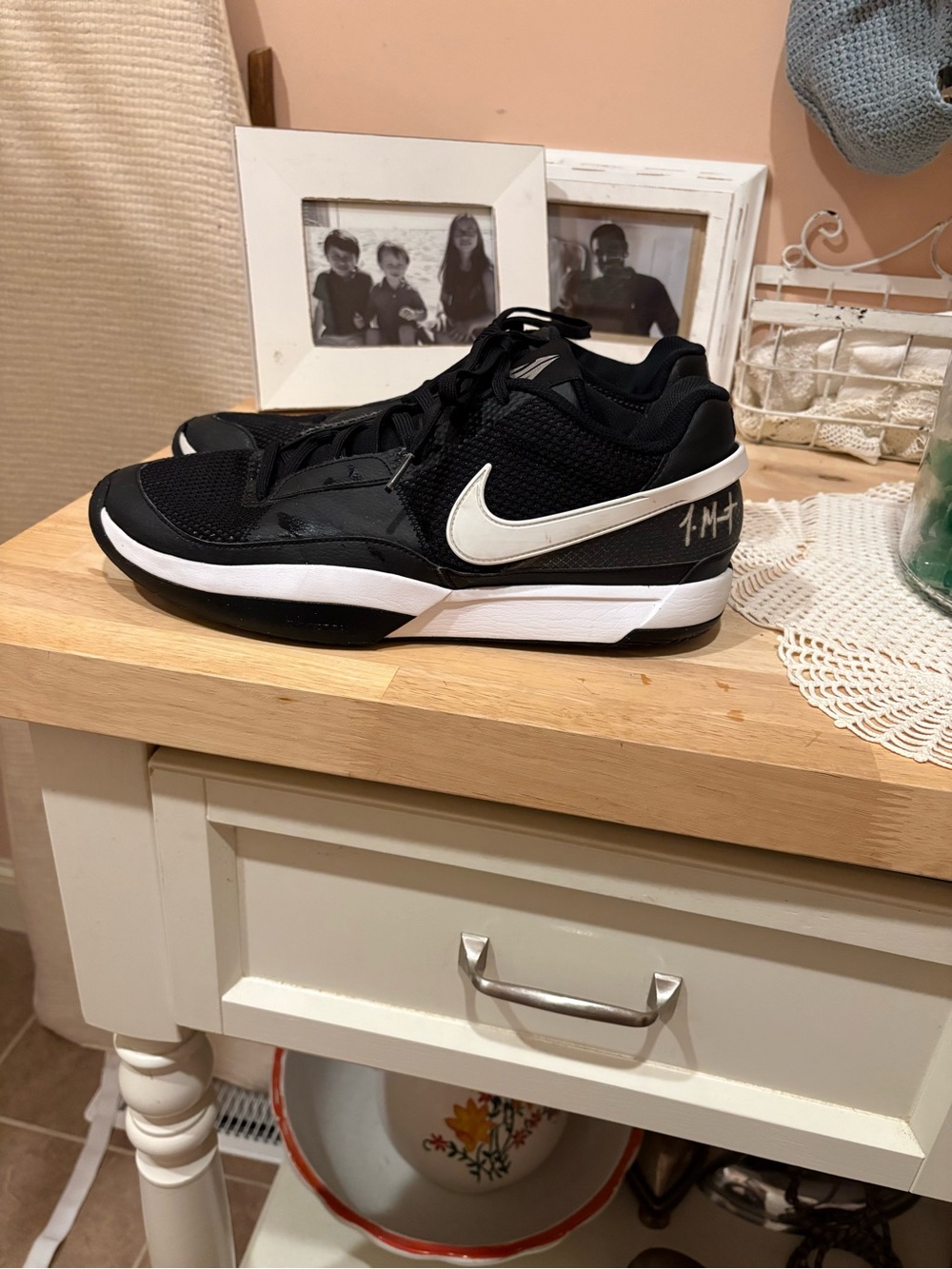Nike Men’s Black White Sneakers